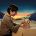 Elektronska figura Baby Yoda iz serije Mandalorian iz Vojne zvezd