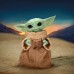 Elektronska figura Baby Yoda iz serije Mandalorian iz Vojne zvezd