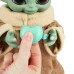 Elektronska figura Baby Yoda iz serije Mandalorian iz Vojne zvezd