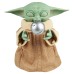 Elektronska figura Baby Yoda iz serije Mandalorian iz Vojne zvezd